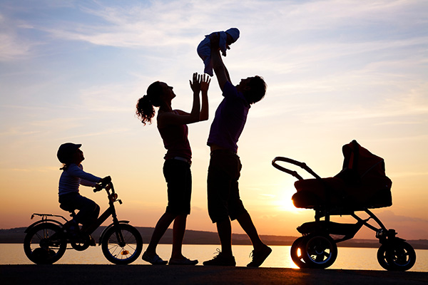 Thai Giáo Theo Thực Dưỡng - P4: Phúc Đức Tại Mẫu 11 happy-family-silhouetteactive